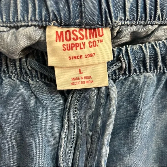 Women’s Mossimo denim shorts - Picture 2 of 5